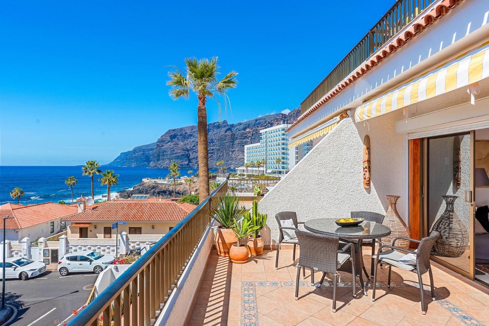 With Stunning View By Dream Homes Tenerife * Puerto de Santiago (Tenerife)